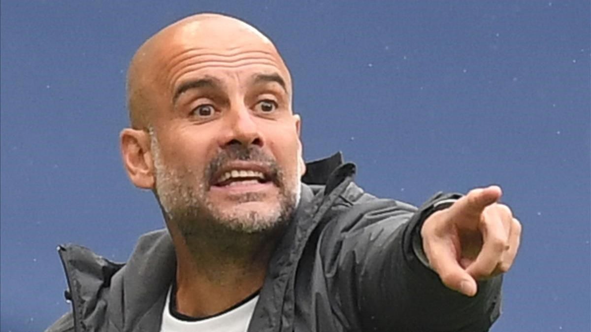 Pep Guardiola dirigiendo un partido del Manchester City / AFP Pep Guardiola dirigiendo un partido del Manchester City / AFP