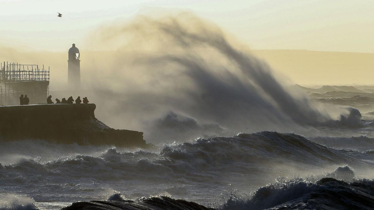 La tempesta Eunice causa almenys set morts i posa en alerta roja el nord-oest d’Europa