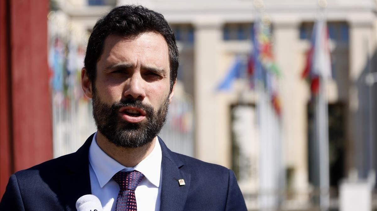 Roger Torrent comparece ante los medios frente a la sede de la ONU en Ginebra, este miércoles. Roger Torrent comparece ante los medios frente a la sede de la ONU en Ginebra, este miércoles.