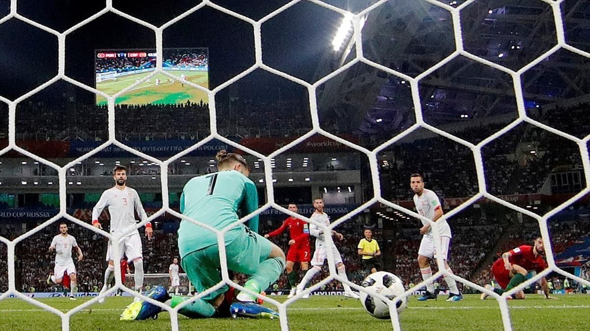 De Gea no logra detener el disparo de Cristiano, que significó el 2-1 al final de la primera parte. De Gea no logra detener el disparo de Cristiano, que significó el 2-1 al final de la primera parte.