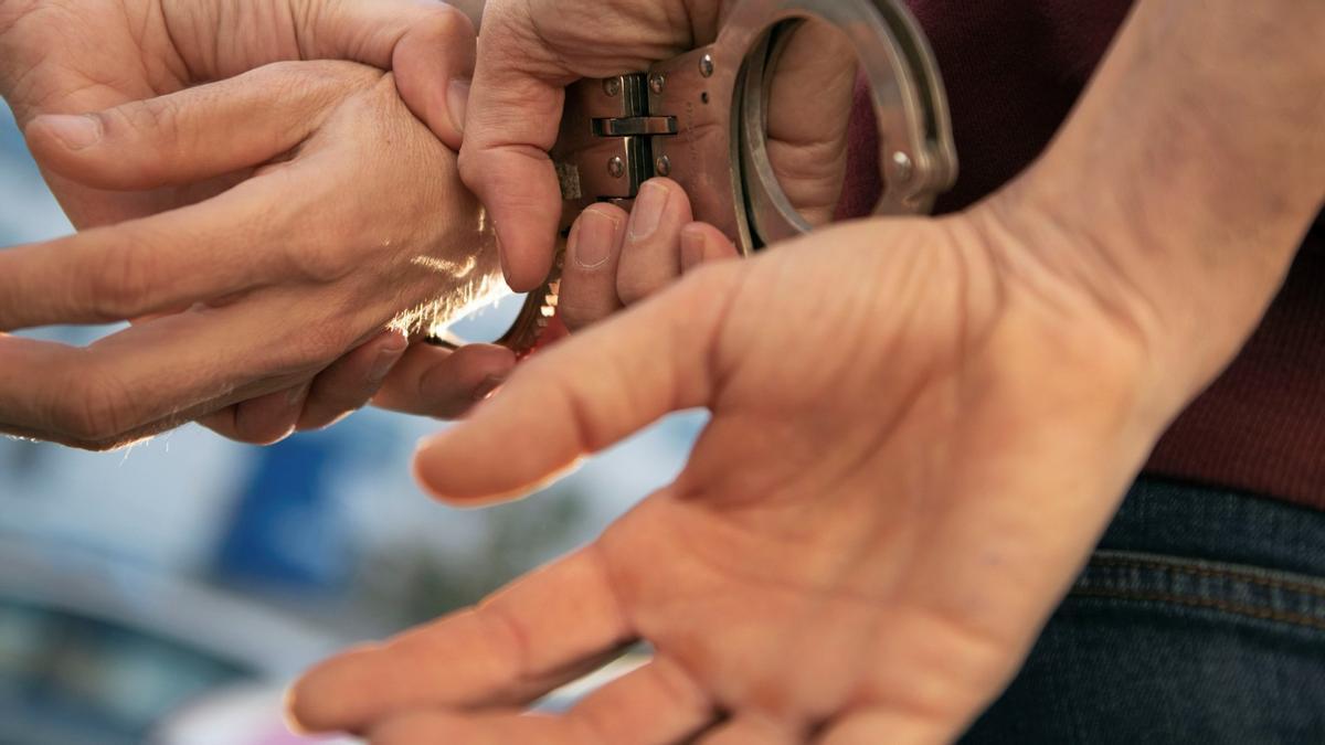Detenida una mujer que hizo estallar un explosivo casero en el rellano de un block de pisos en Barcelona