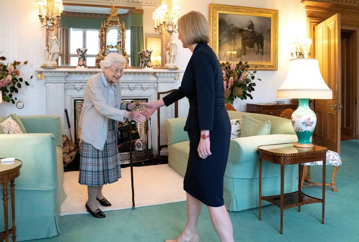 La reina Isabel II recibe a la primera ministra británica Liz Truss en Balmoral