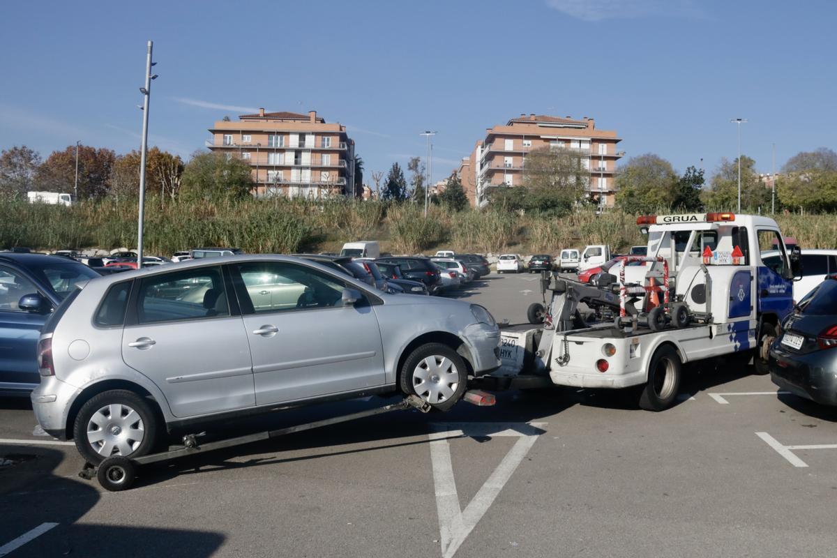 La grúa municipal de Mataró se lleva un vehículo