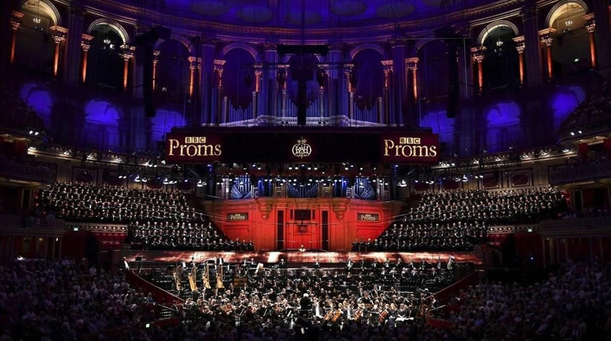 Una imagen de la interpretación de ’Gurrelieder’, con el Orfeó Català, en el Royal Albert Hall de Londres. Una imagen de la interpretación de ’Gurrelieder’, con el Orfeó Català, en el Royal Albert Hall de Londres.