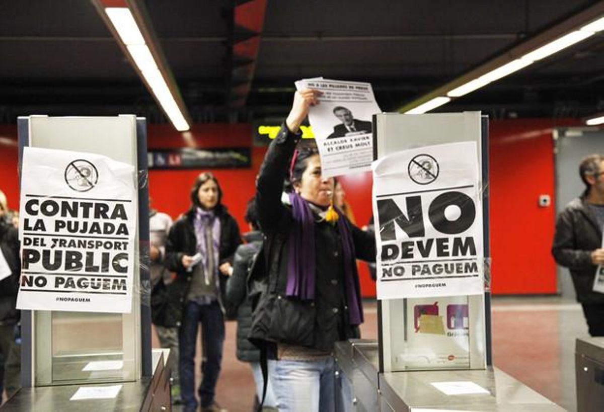 Aspecto de la protesta de este miércoles en la estación de Arc de Triomf de Barcelona. Aspecto de la protesta de este miércoles en la estación de Arc de Triomf de Barcelona.
