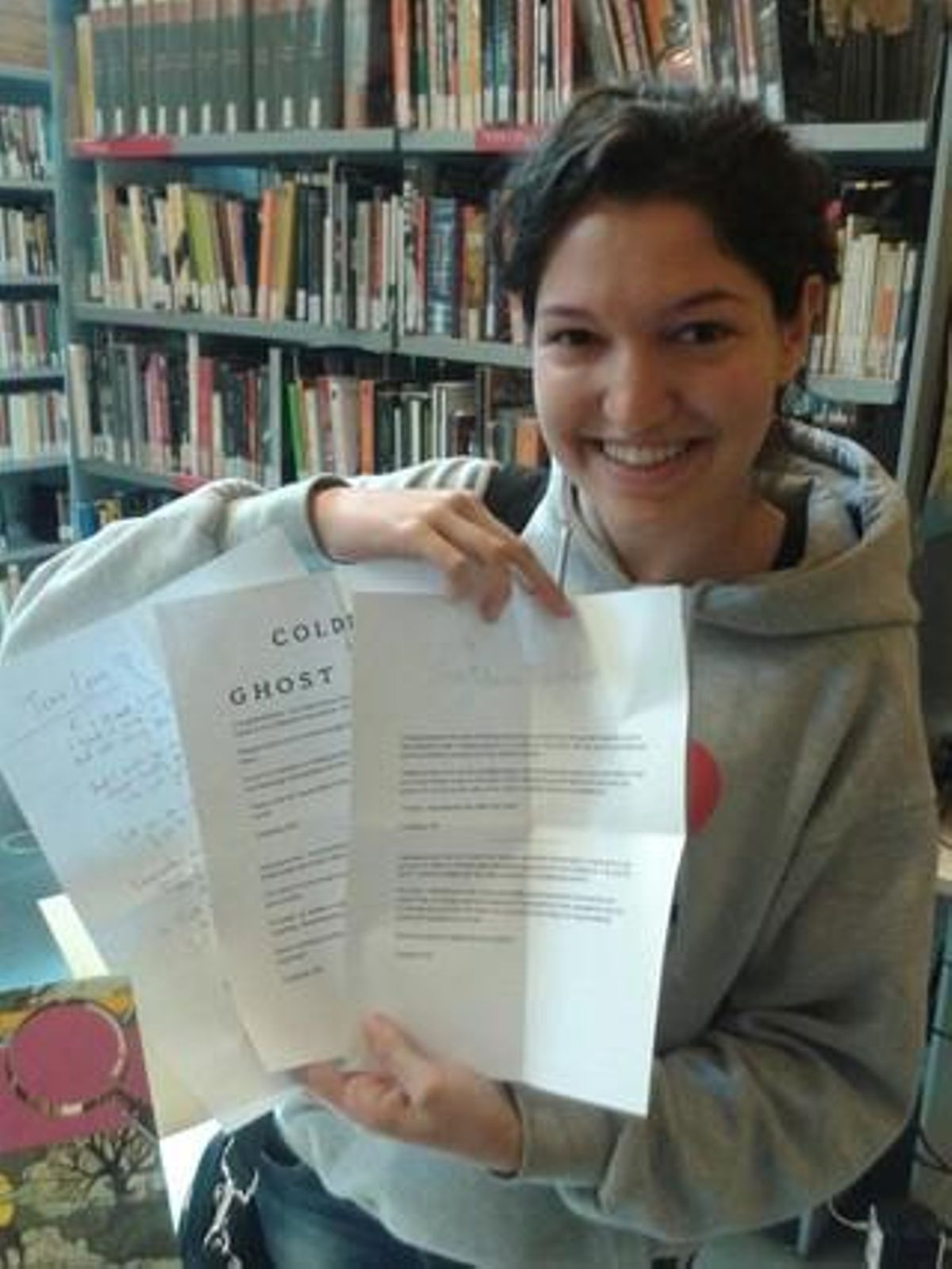 La estudiante catalana de 19 años Judith Garriga, con la letra de la canción ’True love’ La estudiante catalana de 19 años Judith Garriga, con la letra de la canción ’True love’