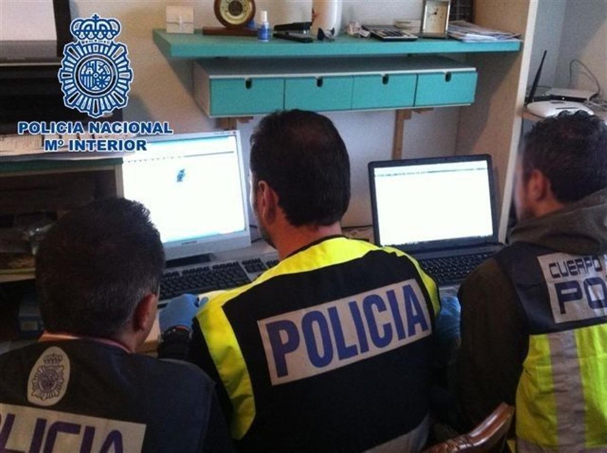 Detienen a un hombre en Girona acusado de ciberextorsionar a 21 mujeres