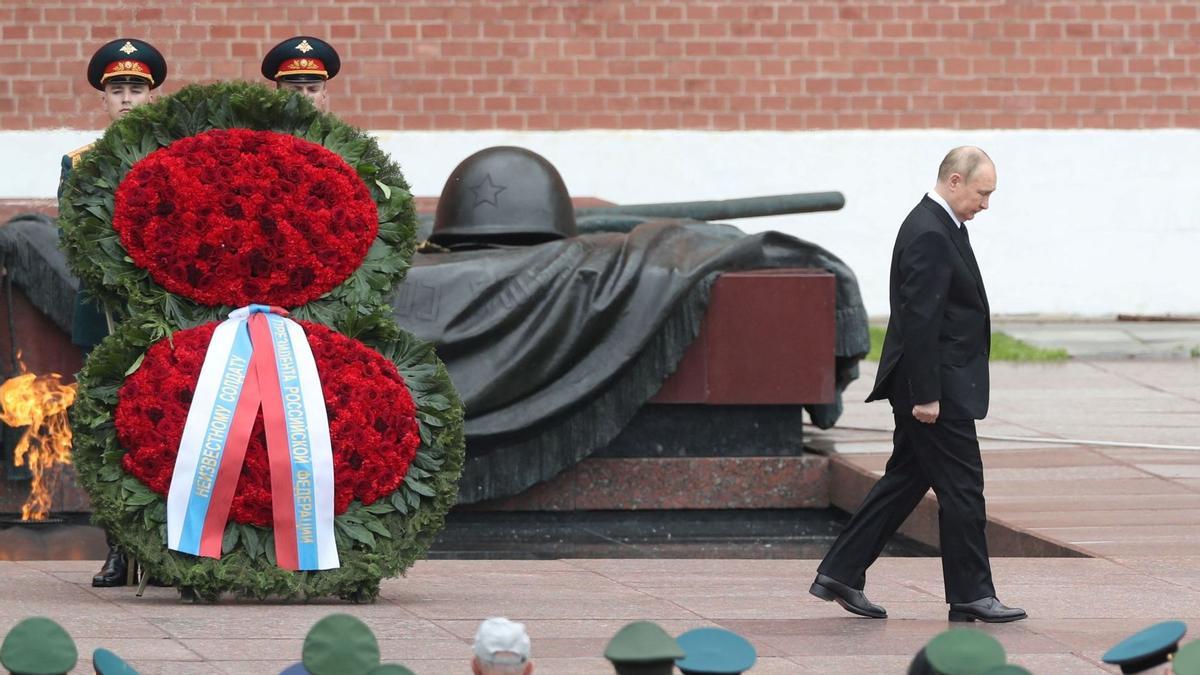 Putin rinde tributo a los caídos de la invasión nazi