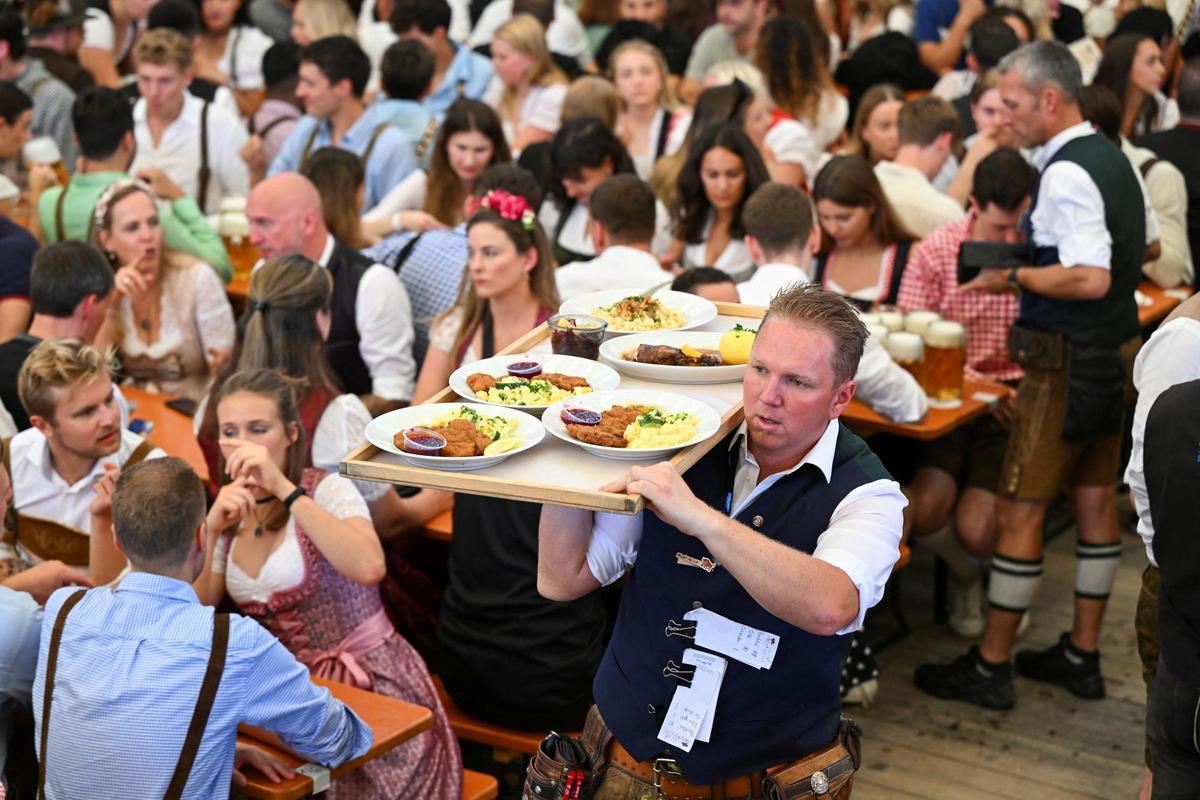 Mucha cerveza y diversión en el Oktoberfest de Múnich | FOTOS