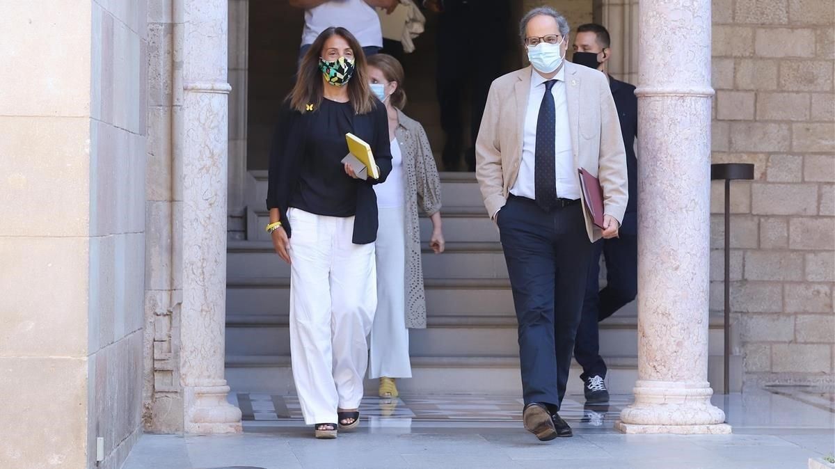 El ’president’ Quim Torra y la ’consellera’ de Presidència y portavoz del Govern, Meritxell Budó (en primer término), a la salida de la reunión extraordinaria del Govern de este martes. El ’president’ Quim Torra y la ’consellera’ de Presidència y portavoz del Govern, Meritxell Budó (en primer término), a la salida de la reunión extraordinaria del Govern de este martes.