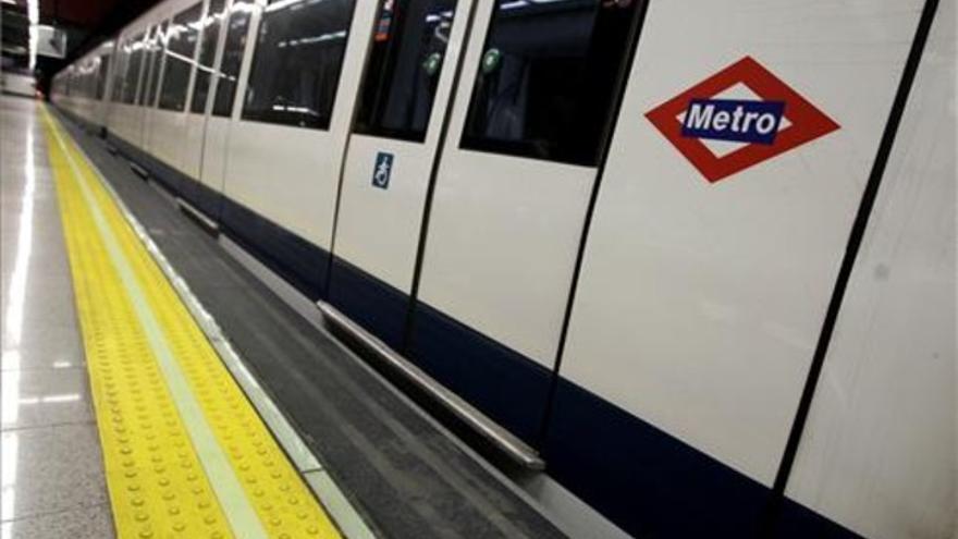 Metro de Madrid: Viajeros borrachos abusan de una maquinista Metro de Madrid: Viajeros borrachos abusan de una maquinista