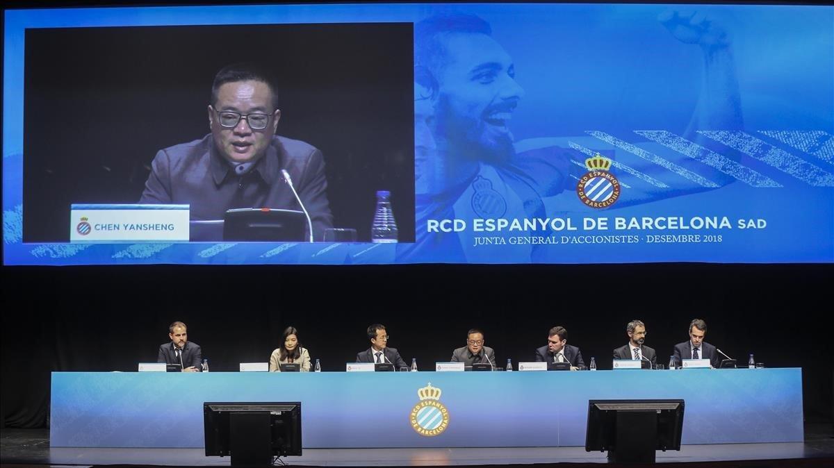 Aspecto del auditorio de Cornellà en la junta de accionistas del Espanyol del año pasado.
