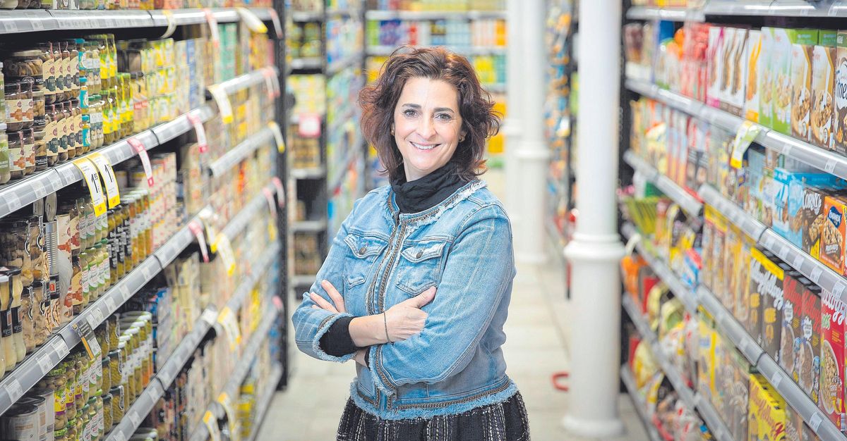 Anna Sorli en el supermercado que el grupo tiene en la calle València de Barcelona Anna Sorli en el supermercado que el grupo tiene en la calle València de Barcelona
