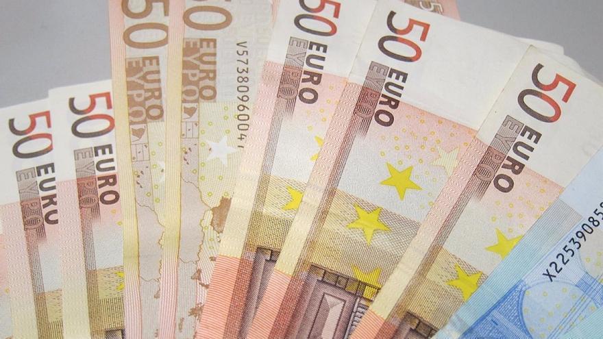 Una multa fino a € 2.500 per il pagamento di tali importi in contanti