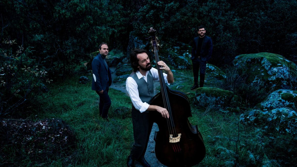 Imagen promocional del contrabajista Pablo Martín Caminero y sus músicos en directo Imagen promocional del contrabajista Pablo Martín Caminero y sus músicos en directo