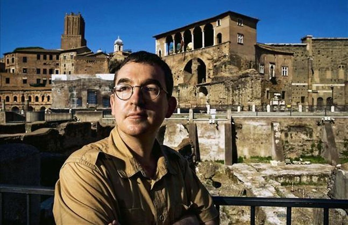 Santiago Posteguillo: "Trajano habría obligado a Bárcenas a devolver el dinero" Santiago Posteguillo: "Trajano habría obligado a Bárcenas a devolver el dinero"