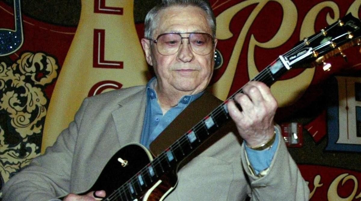 Scotty Moore, en el 2003. Scotty Moore, en el 2003.