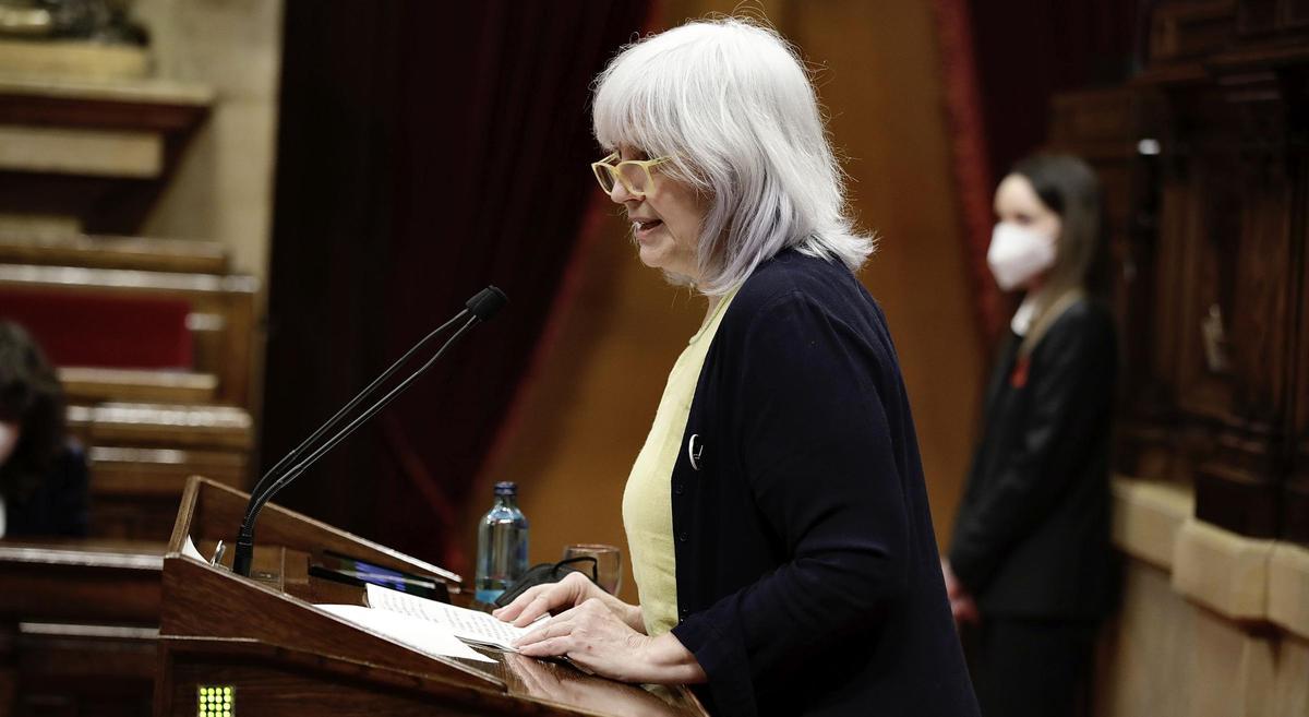 La portavoz de la CUP, Dolors Sabater, hoy en el pleno de investidura del Parlament. La portavoz de la CUP, Dolors Sabater, hoy en el pleno de investidura del Parlament.
