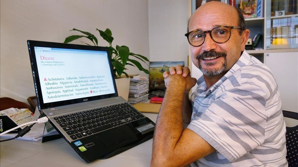 Carlos Baeza, creador de la plataforma www.dicese.es, de sincretismos que, con humor, dan a pensar. Carlos Baeza, creador de la plataforma www.dicese.es, de sincretismos que, con humor, dan a pensar.