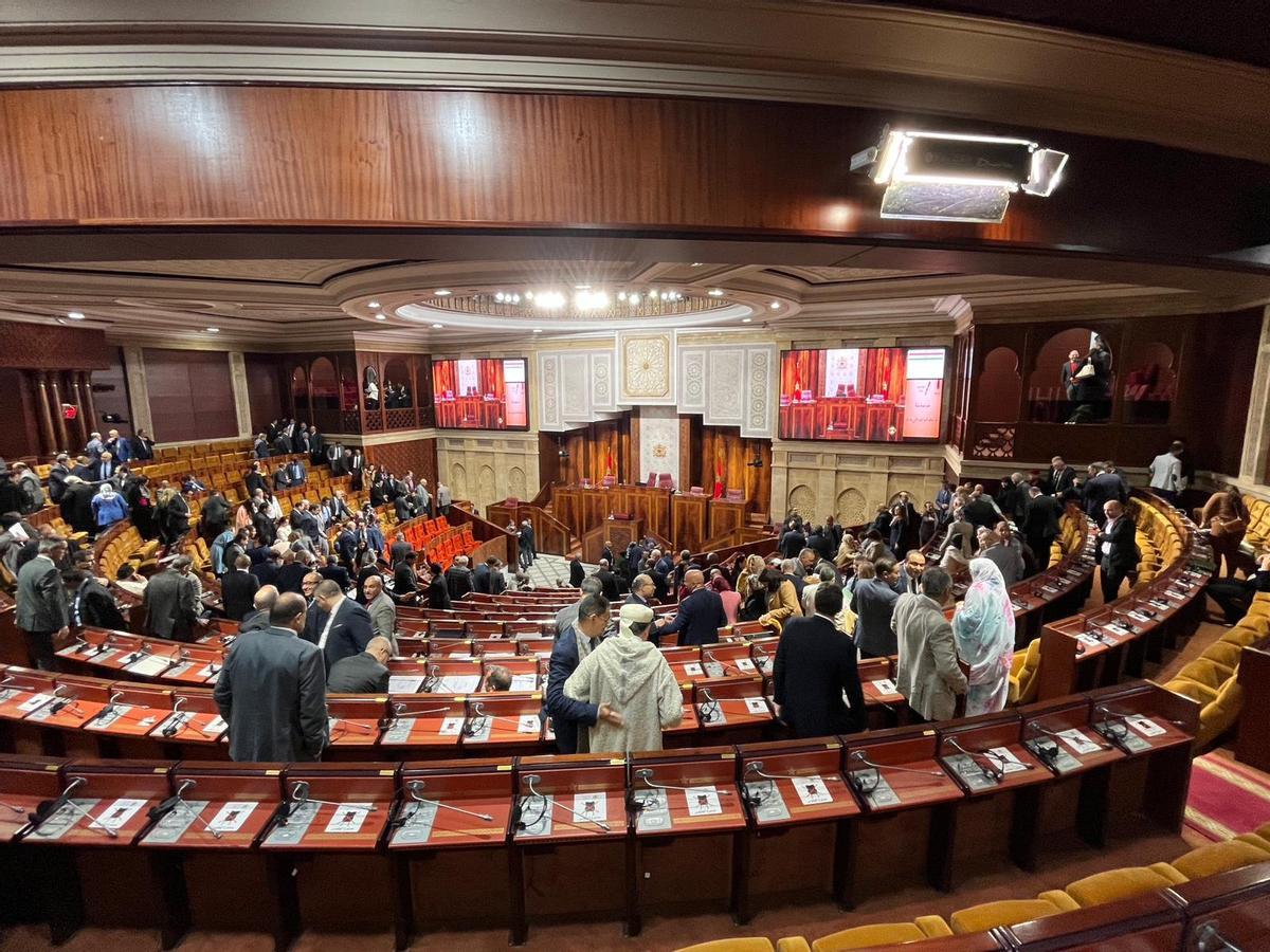 Imagen del Parlamento marroquí tras la sesión para debatir una respuesta a la reciente condena en la Eurocámara de las violaciones de la libertad de prensa en Marruecos.  