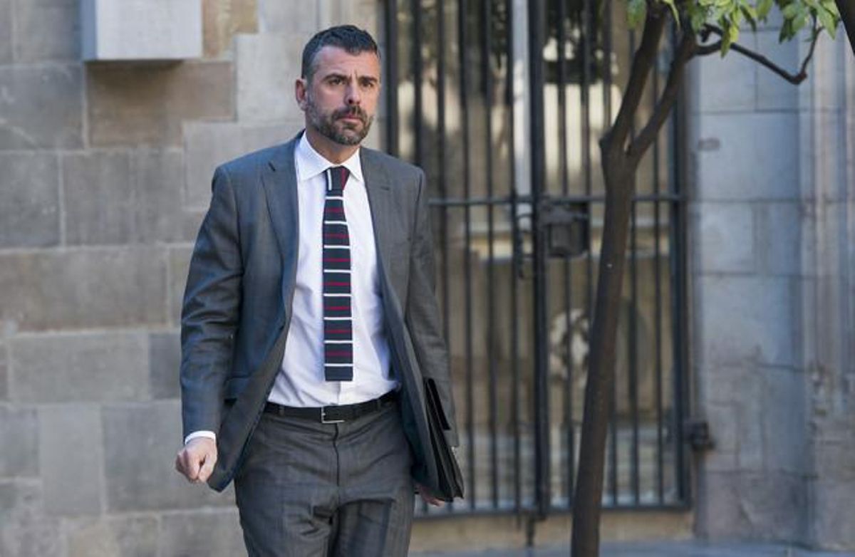 El ’conseller’ de Territori, Santi Vila, el pasado abril, en el Palau de la Generalitat. El ’conseller’ de Territori, Santi Vila, el pasado abril, en el Palau de la Generalitat.