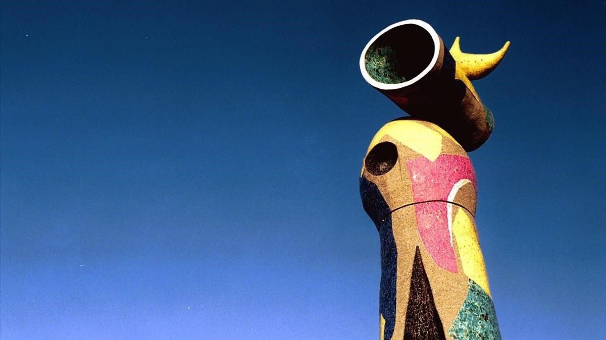 La escultura de Miró ’Dona i ocell’, en el parque del Escorxador. La escultura de Miró ’Dona i ocell’, en el parque del Escorxador.