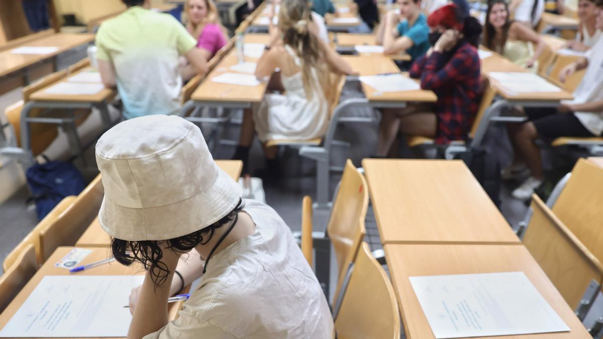 Alumnos en un examen en la Universidad Complutense de Madrid.