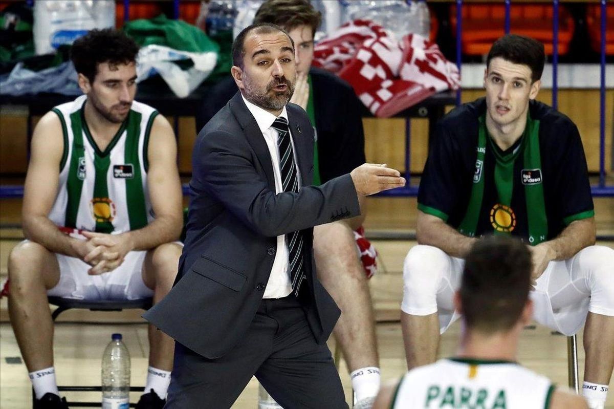 Carles Duran da instrucciones en un reciente partido de Liga Carles Duran da instrucciones en un reciente partido de Liga