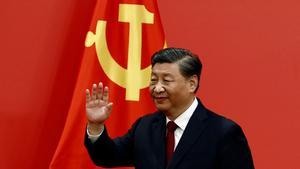 Xi Jinping presenta a la nueva cúpula china, en la que sus fieles copan todo el poder.