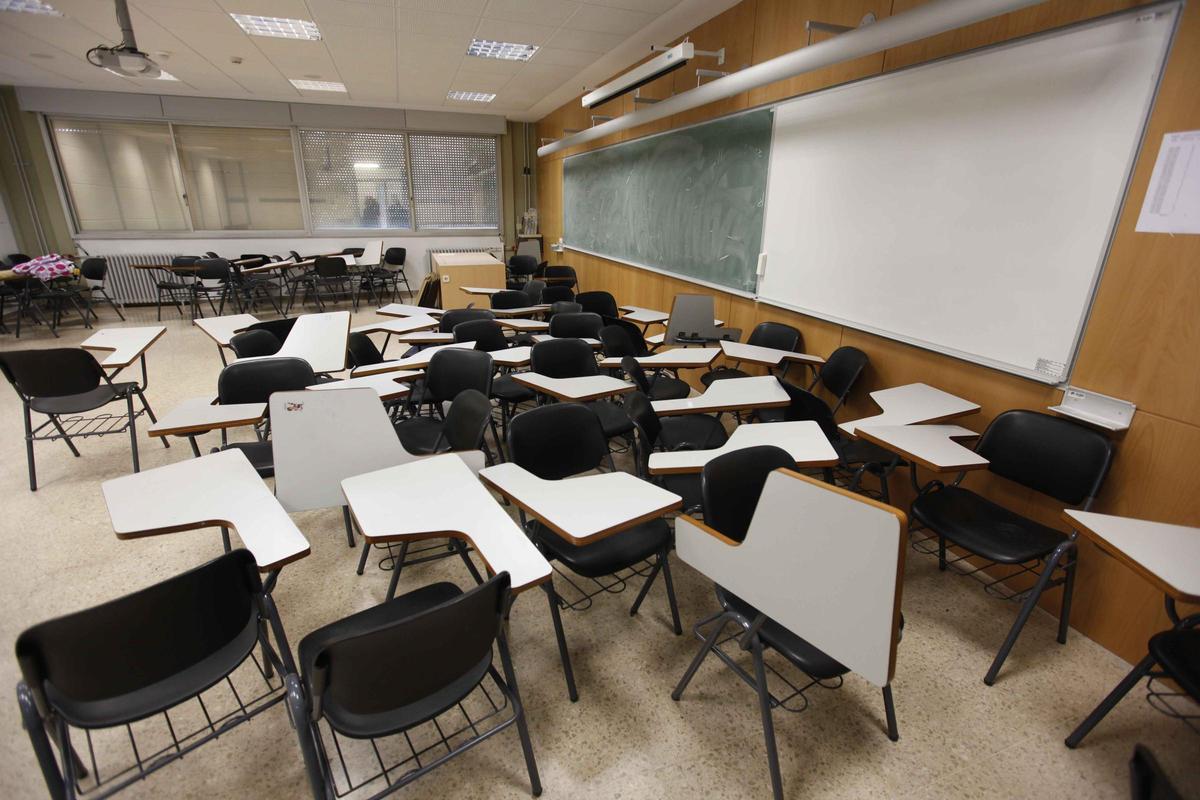 Aula vacía en una facultad de la Universitat Autònoma de Barcelona (UAB). Aula vacía en una facultad de la Universitat Autònoma de Barcelona (UAB).