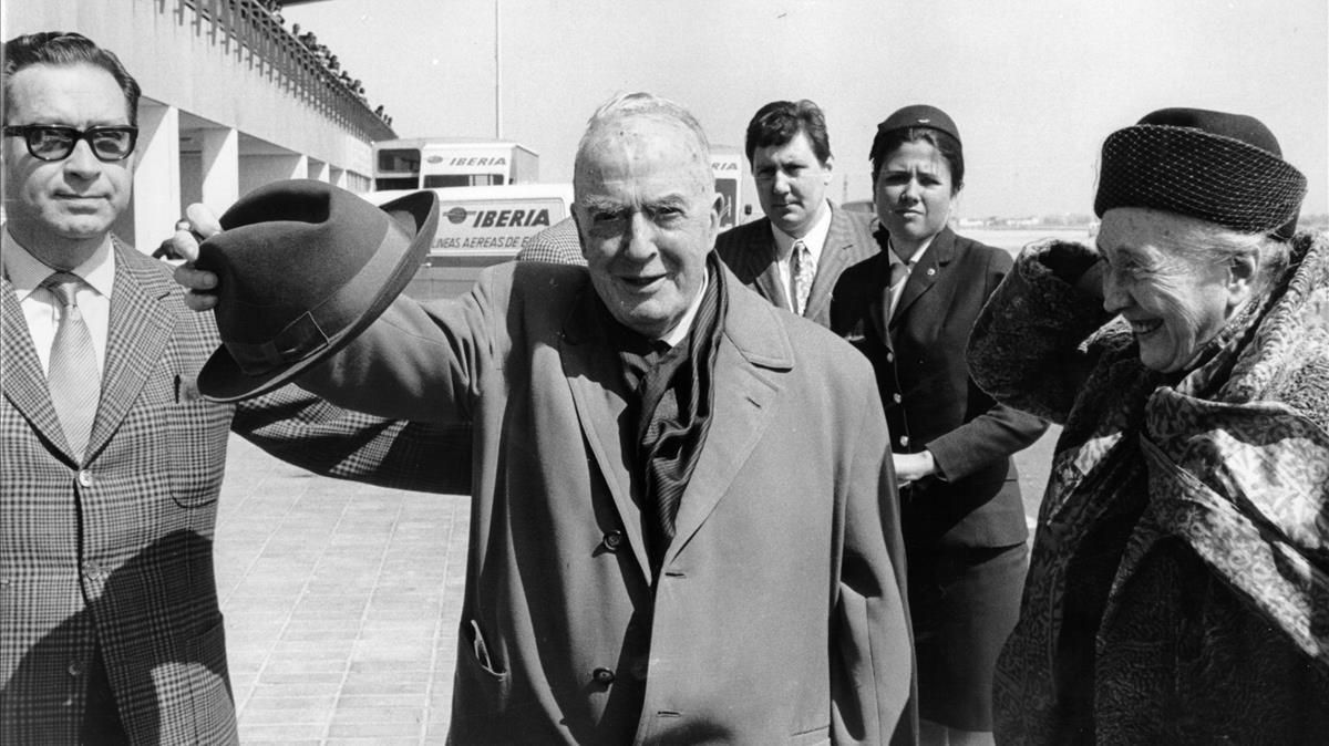Llegada del poeta Josep Carner a Barcelona, el año 1970. Llegada del poeta Josep Carner a Barcelona, el año 1970.