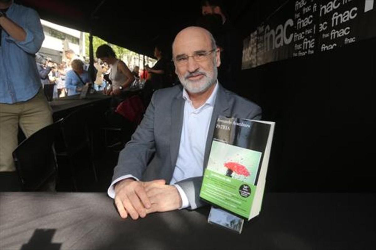 FERNANDO ARAMBURU Con ’Patria’. FERNANDO ARAMBURU Con ’Patria’.