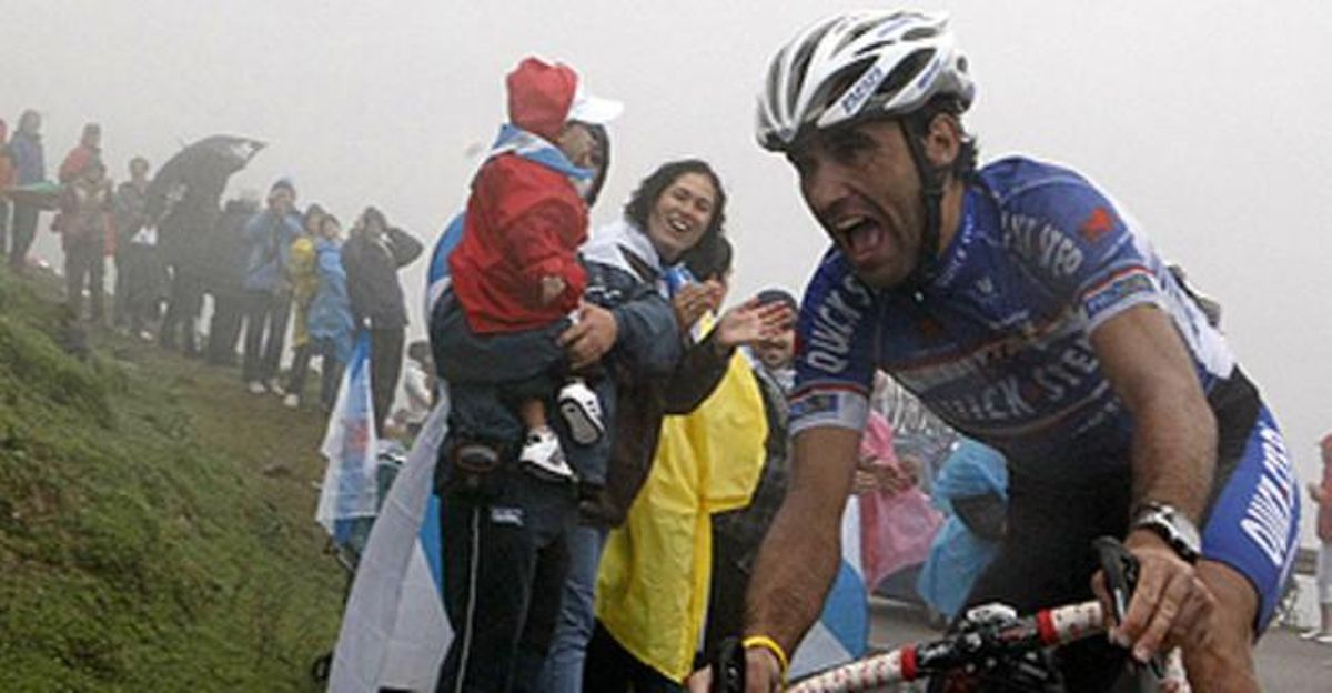 Carlos Barredo, en una etapa de la Vuelta Ciclista España del 2010. Carlos Barredo, en una etapa de la Vuelta Ciclista España del 2010.