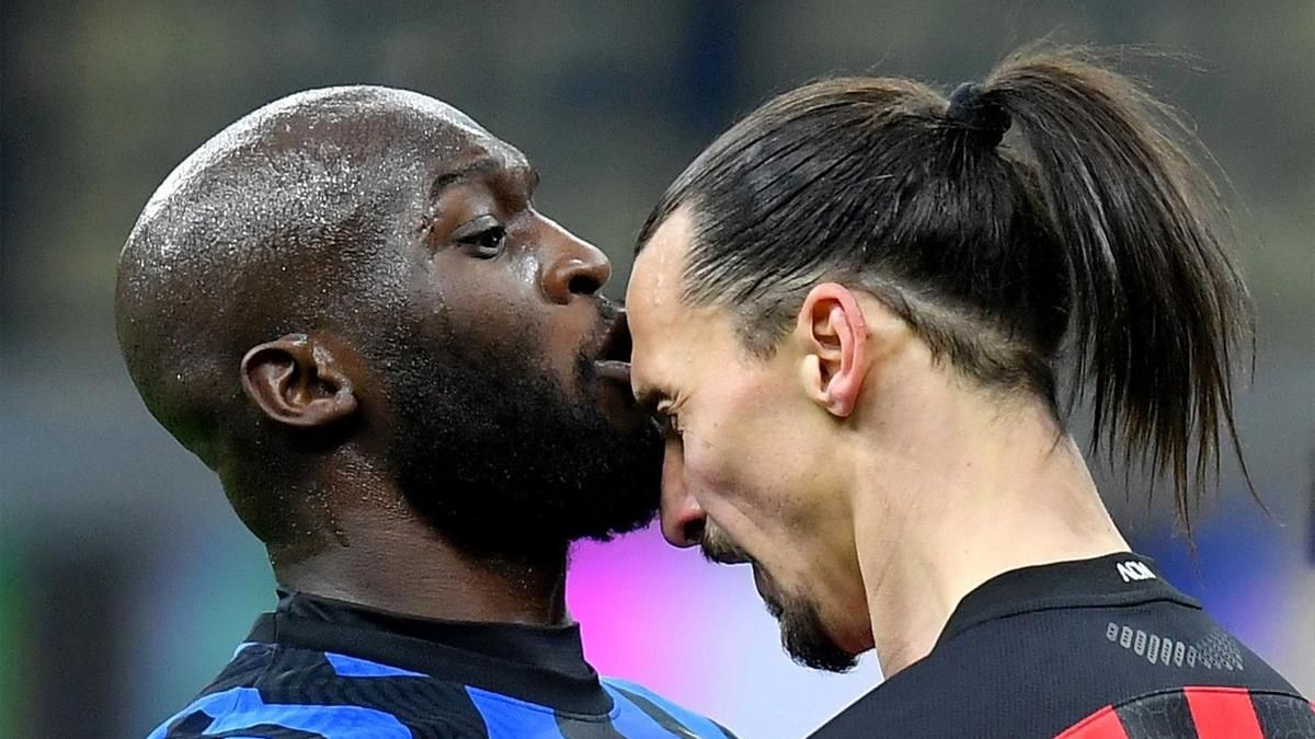 Lukaku e Ibrahimovic, encarados en el derbi milanés. Lukaku e Ibrahimovic, encarados en el derbi milanés.