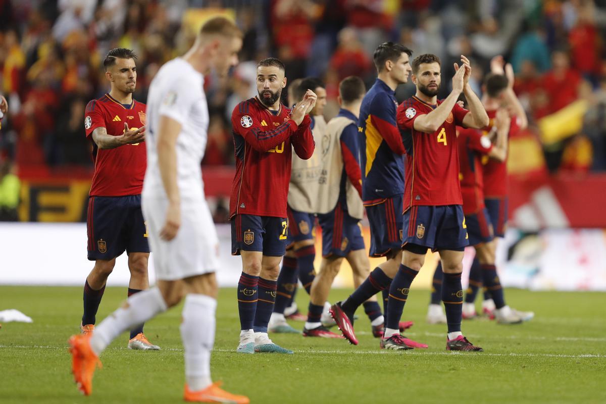 Los jugadores de la selección española de fútbol al término del España y Noruega de este sábado en Málaga.