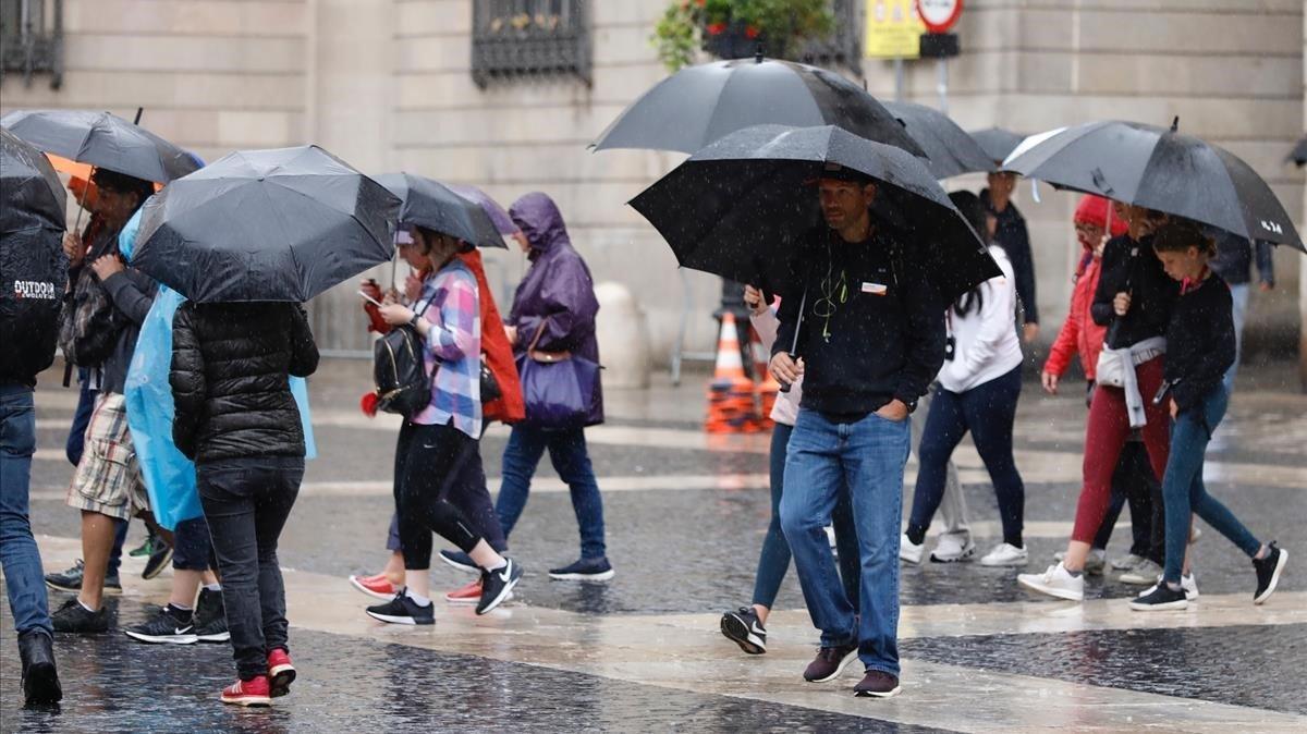 La pluja i el vent posen aquesta tarda en alerta Barcelona i Girona