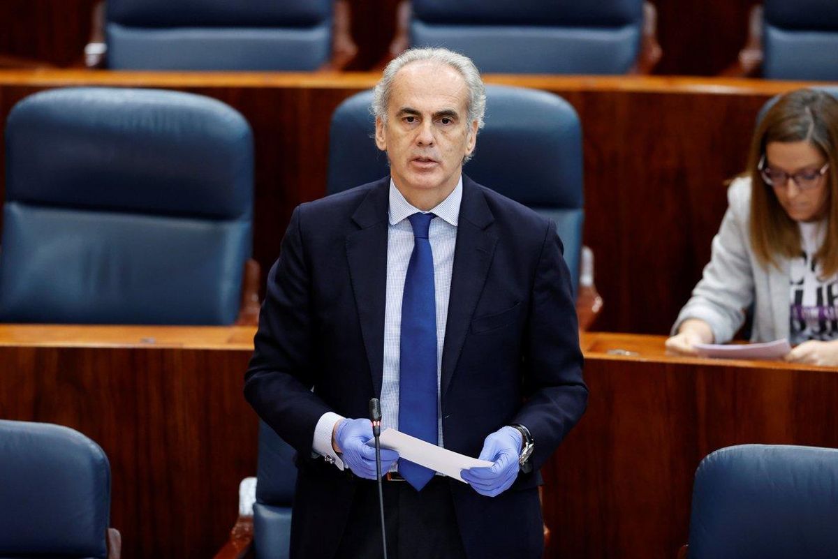 El consejero madrileño de Sanidad, Enrique Ruiz Escudero, en un pleno de la Asamblea de Madrid. El consejero madrileño de Sanidad, Enrique Ruiz Escudero, en un pleno de la Asamblea de Madrid.