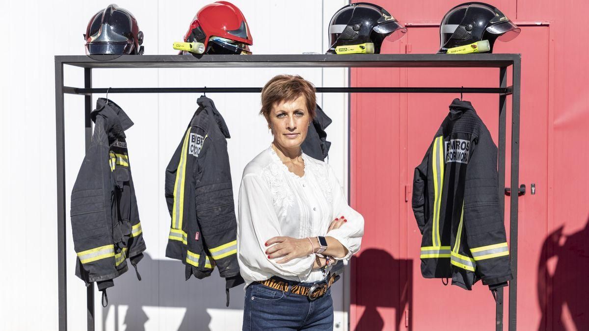 Ana Mayor, en el parque de bomberos de Bermillo de Sayago. Ana Mayor, en el parque de bomberos de Bermillo de Sayago.