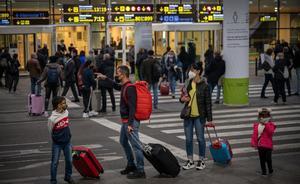 Llegada de pasajeros a la terminal T1 del Aeropuerto de Barcelona El Prat.