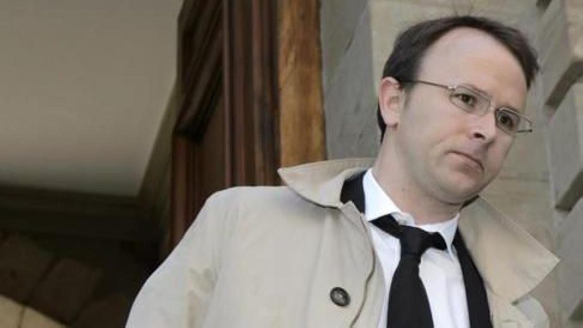 El fiscal, Yves Bertossa, abandona el tribunal en Ginebra