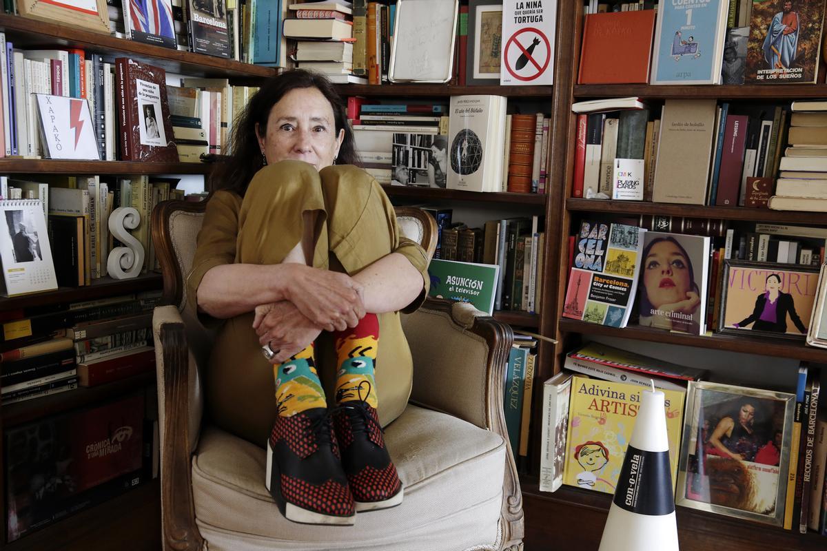 La escritora Victoria Bermejo, en su domicilio de Barcelona. 
