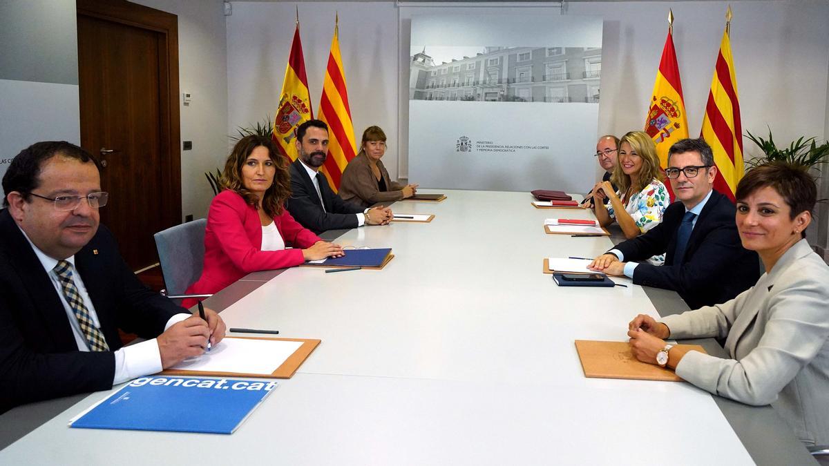 Govern i Generalitat segellen els dos primers acords a la taula de diàleg