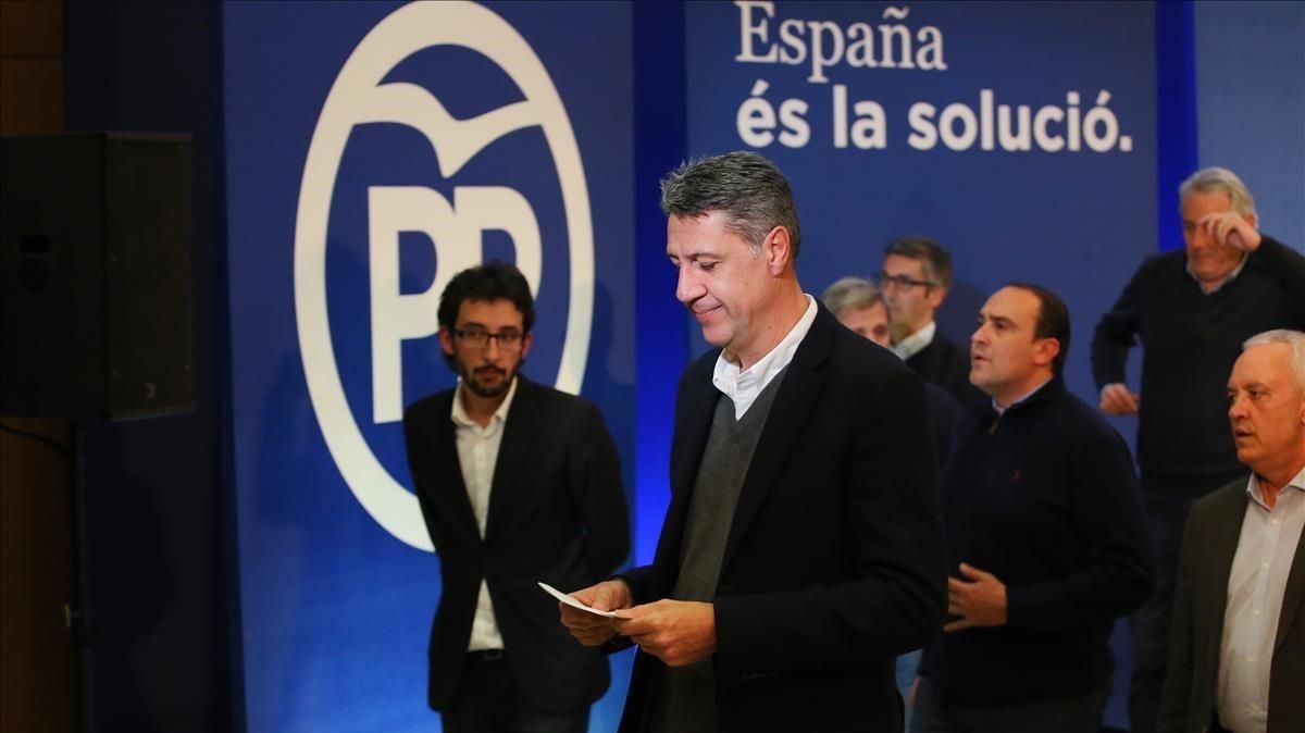 García Albiol, rodeado de la cúpula del PPC, tras comparecer para valorar los resultados del 21D. García Albiol, rodeado de la cúpula del PPC, tras comparecer para valorar los resultados del 21D.