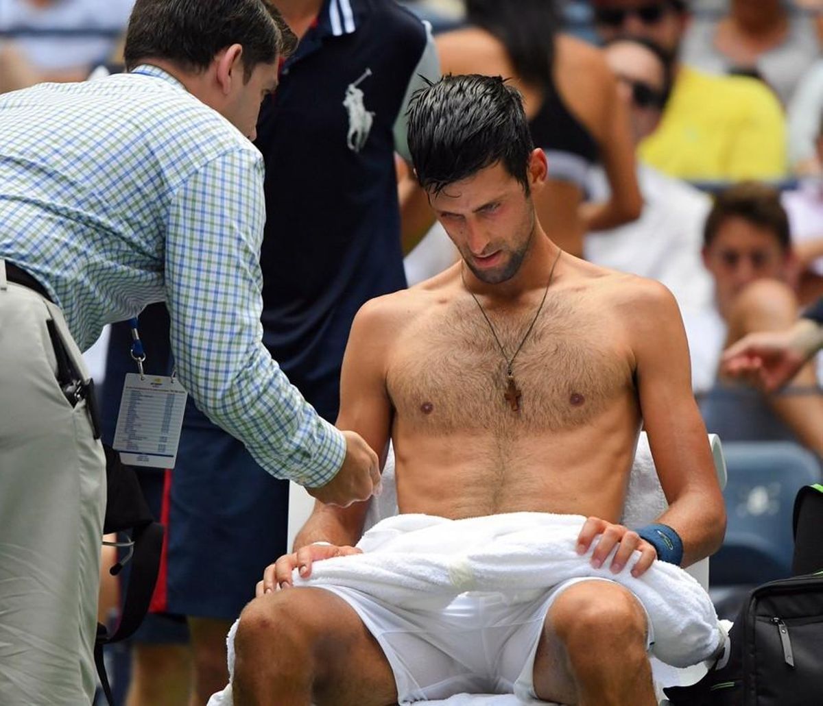 Un cardiólogo examina a Djokovic en su partido ante Fucsovics Un cardiólogo examina a Djokovic en su partido ante Fucsovics