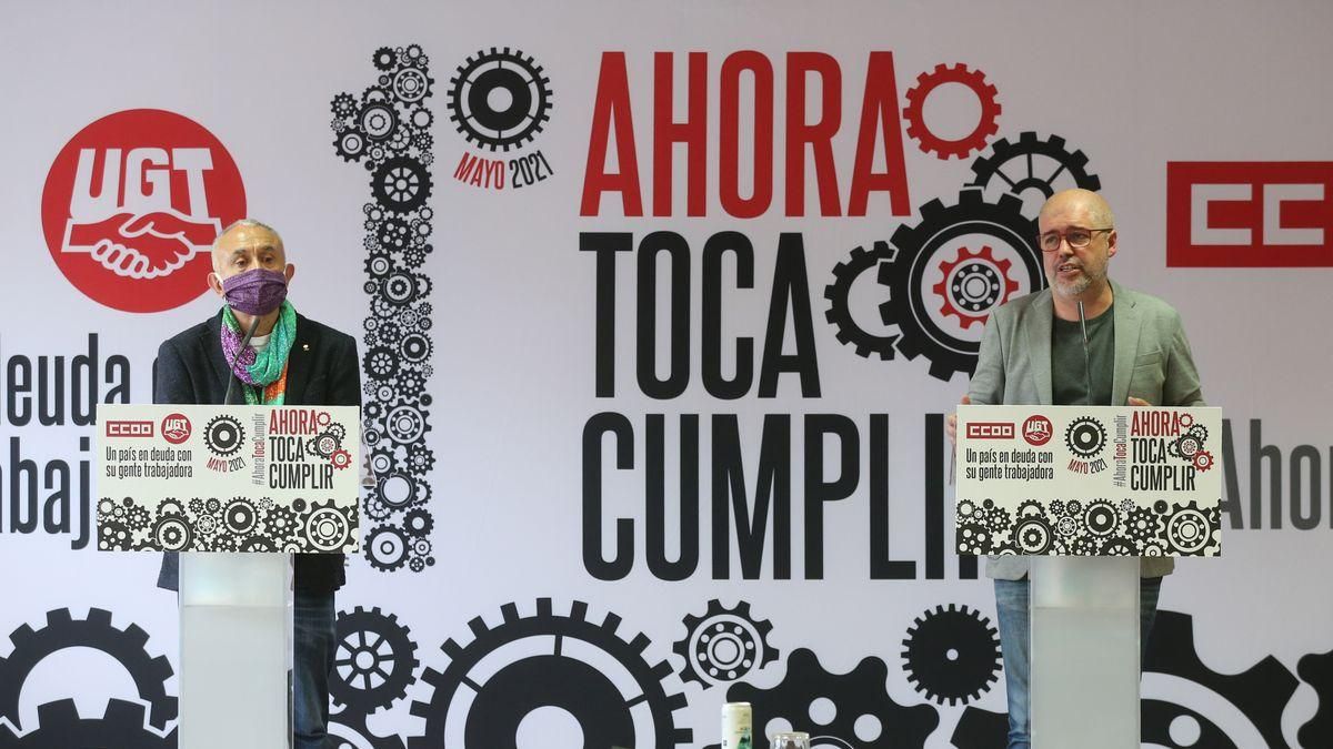 El secretario general de UGT, Pepe Álvarez (i) y el secretario general de CCOO, Unai Sordo (d) intervienen durante la presentación de los actos de conmemoración del Primero de Mayo, a 22 de abril de 2021, en Madrid (España). El secretario general de UGT, Pepe Álvarez (i) y el secretario general de CCOO, Unai Sordo (d) intervienen durante la presentación de los actos de conmemoración del Primero de Mayo, a 22 de abril de 2021, en Madrid (España).