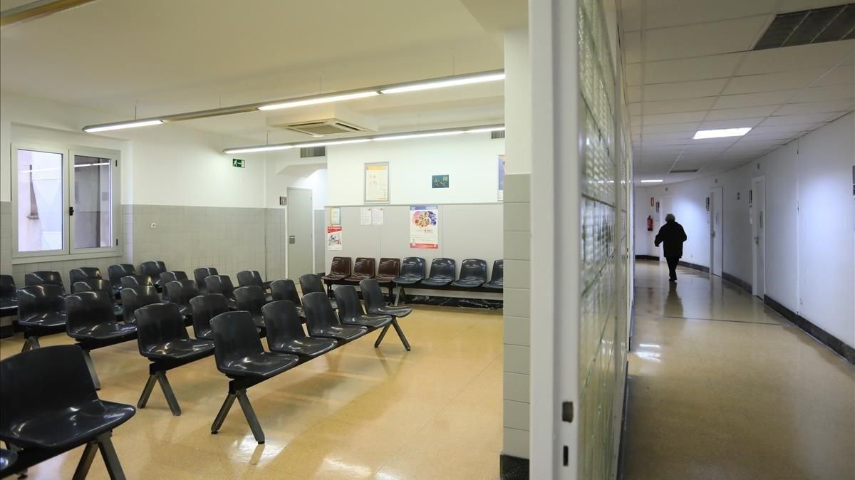 Sala de espera vacía en un ambulatorio de Barcelona. Sala de espera vacía en un ambulatorio de Barcelona.