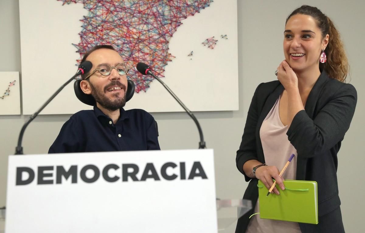 Pablo Echenique y Noelia Vera durante la rueda de prensa que ofrecieron tras la reunión del Consejo de Coordinación de Podemos. Pablo Echenique y Noelia Vera durante la rueda de prensa que ofrecieron tras la reunión del Consejo de Coordinación de Podemos.