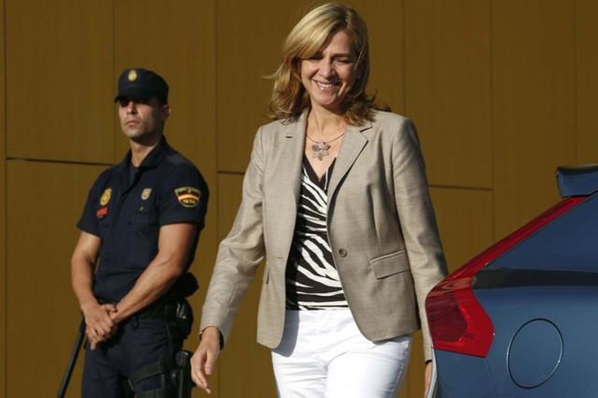 La infanta Cristina, a la salida del Hospital Quirón de Madrid, el pasado septiembre. La infanta Cristina, a la salida del Hospital Quirón de Madrid, el pasado septiembre.