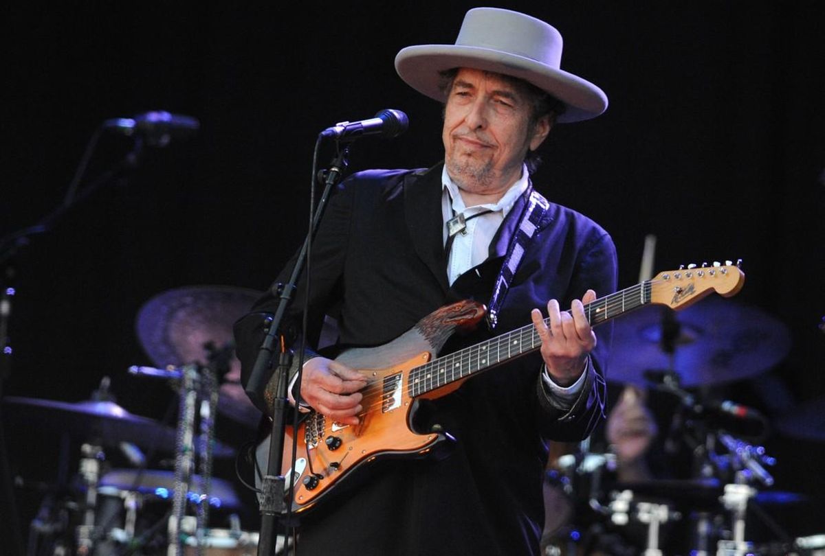 Bob Dylan, durante una actuación en Francia, en julio del 2012. Bob Dylan, durante una actuación en Francia, en julio del 2012.
