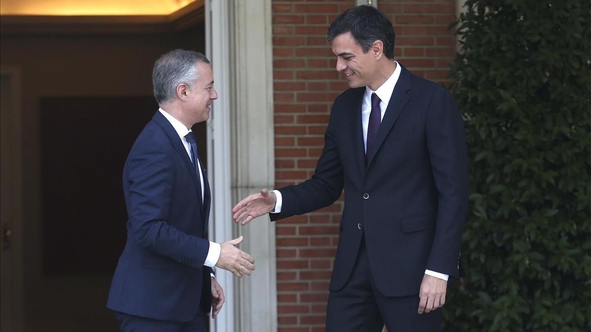 El presidente del Gobierno, Pedro Sánchez, junto al lehendakari, Iñigo Urkullu, en una de sus visitas a Moncloa El presidente del Gobierno, Pedro Sánchez, junto al lehendakari, Iñigo Urkullu, en una de sus visitas a Moncloa